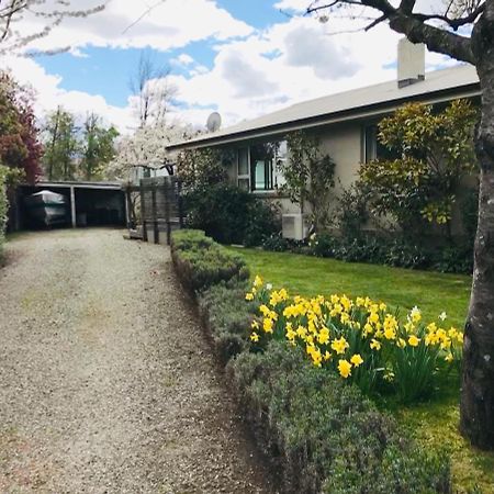 Amazing Aubrey, Walk To Bremner Bay Vila Wanaka Exterior foto