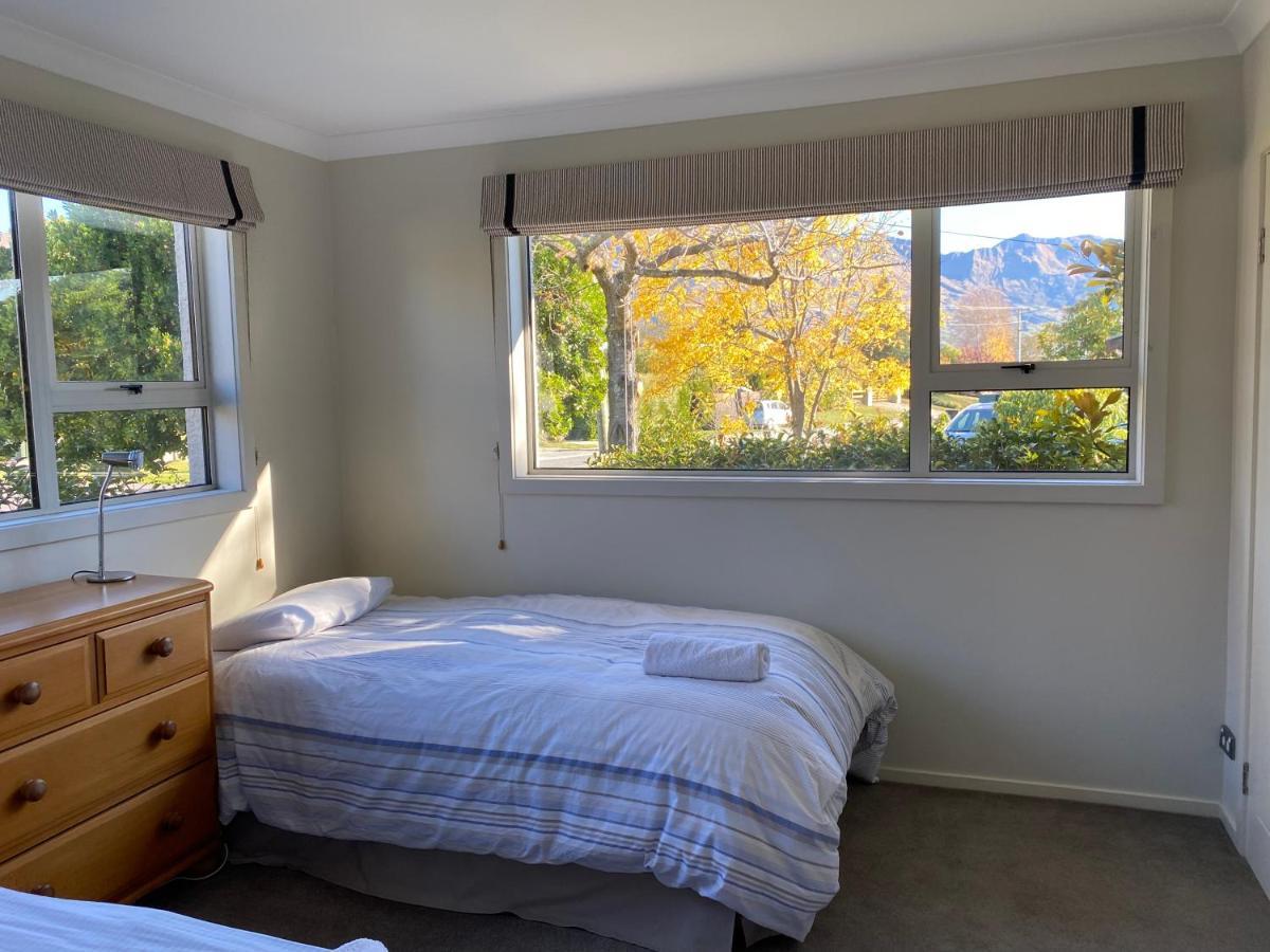 Amazing Aubrey, Walk To Bremner Bay Vila Wanaka Exterior foto